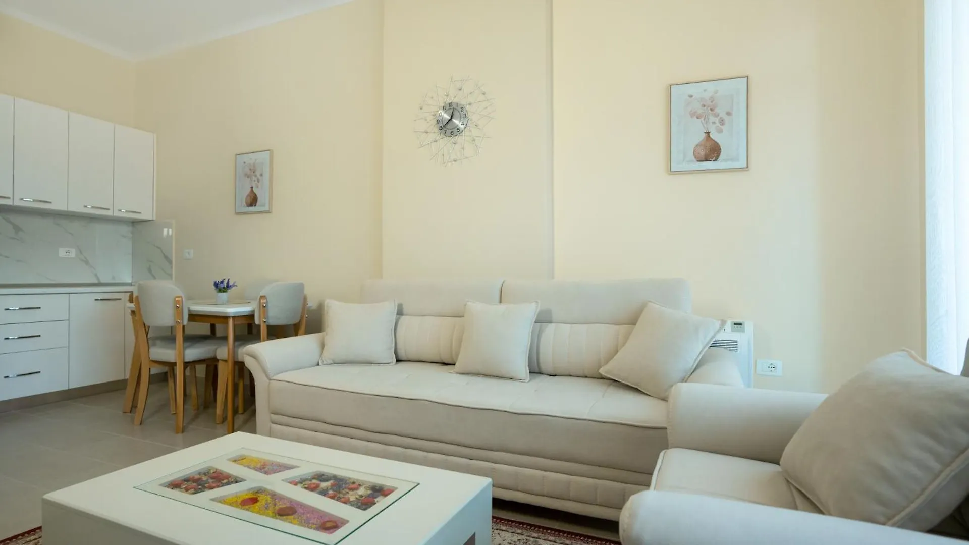 Unique Apartment Τίρανα 0*,